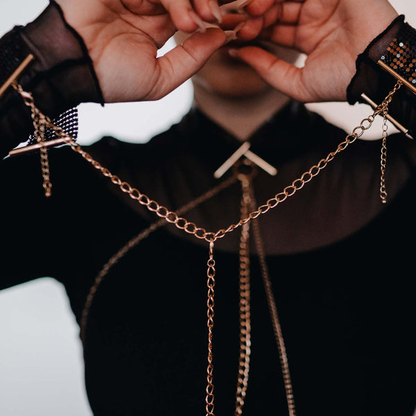 Désir Métallique · Metallic Mesh Handcuffs · Bijoux Indiscrets